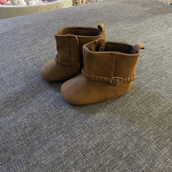 Carter’s baby girl soft soles booties - Picture 2 of 7